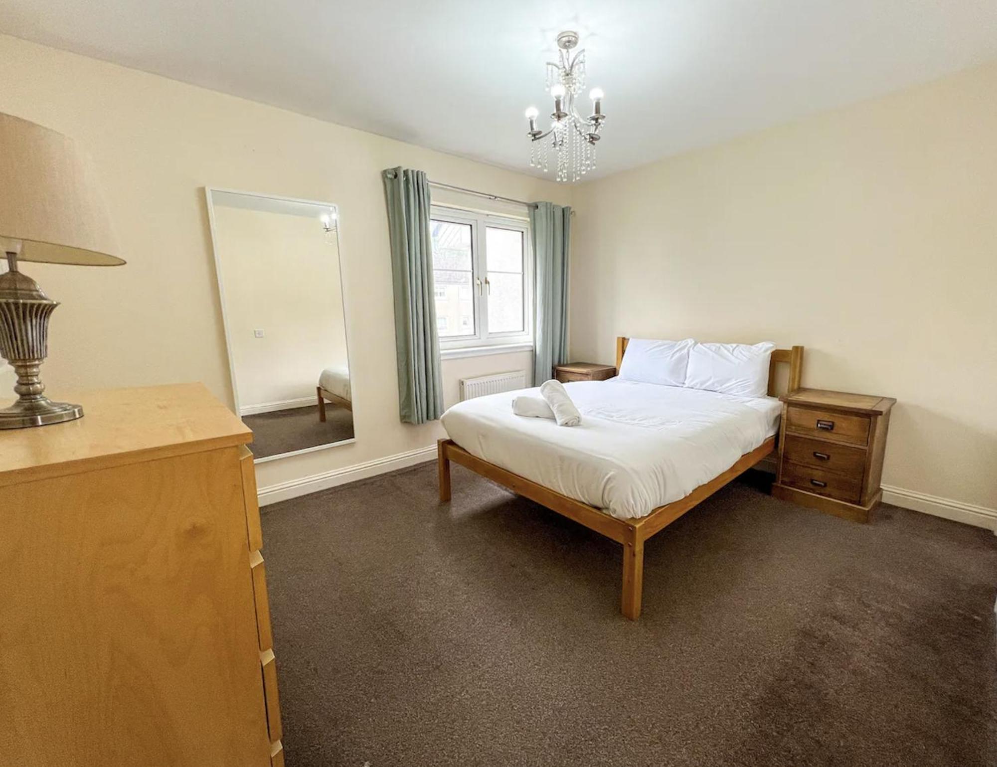 Glasgow Central - Entire House - Free Parking , Free Super Fast Wifi , Private Garden & Parking Security Exteriör bild