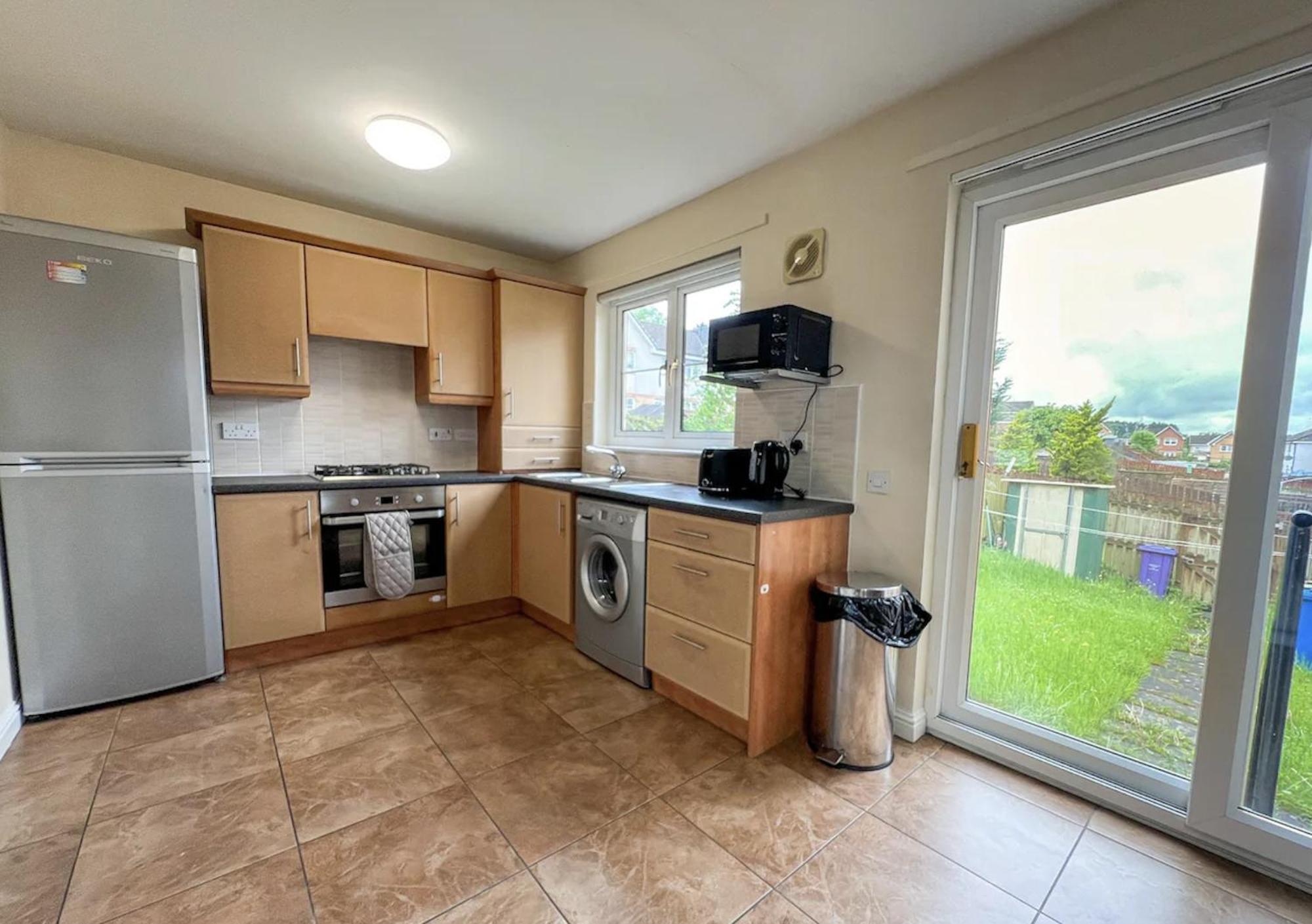Glasgow Central - Entire House - Free Parking , Free Super Fast Wifi , Private Garden & Parking Security Exteriör bild