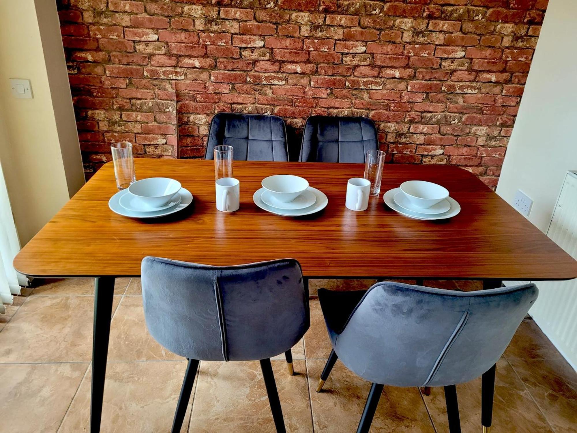 Glasgow Central - Entire House - Free Parking , Free Super Fast Wifi , Private Garden & Parking Security Exteriör bild