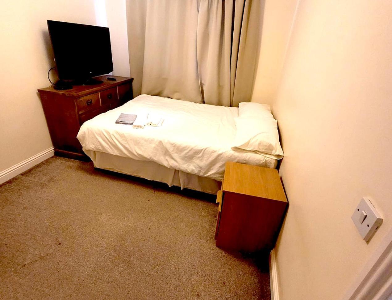 Glasgow Central - Entire House - Free Parking , Free Super Fast Wifi , Private Garden & Parking Security Exteriör bild