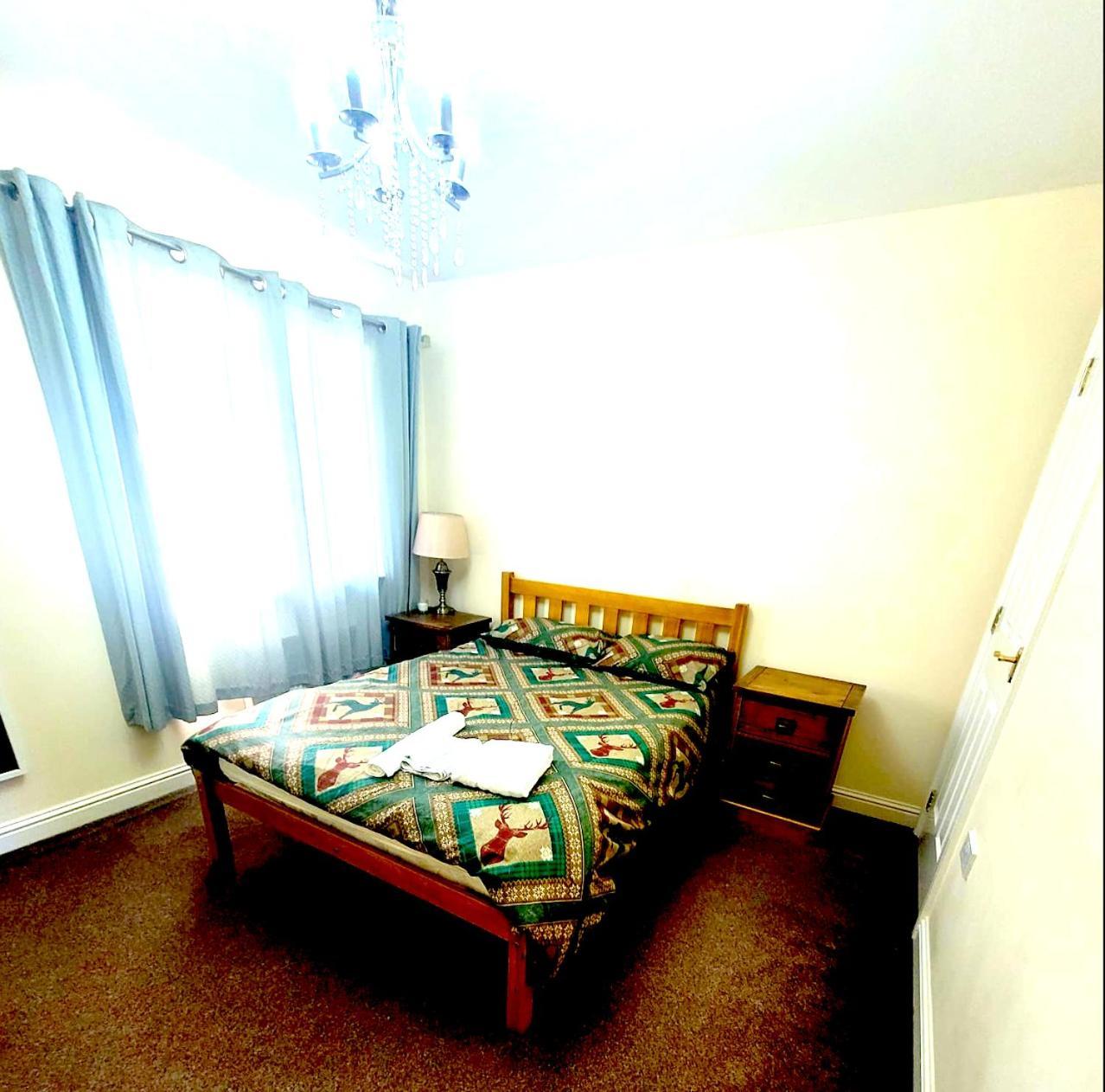 Glasgow Central - Entire House - Free Parking , Free Super Fast Wifi , Private Garden & Parking Security Exteriör bild